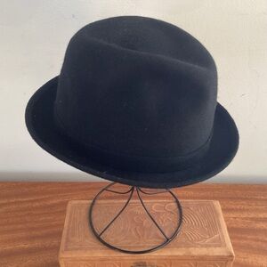 Mayfair black wool felt Vitro treated trilby hat. 7 1/4